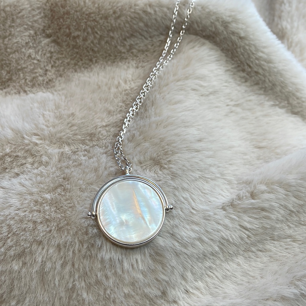 Lucky Brand Reversible Pendant Necklace Approx 33 Long